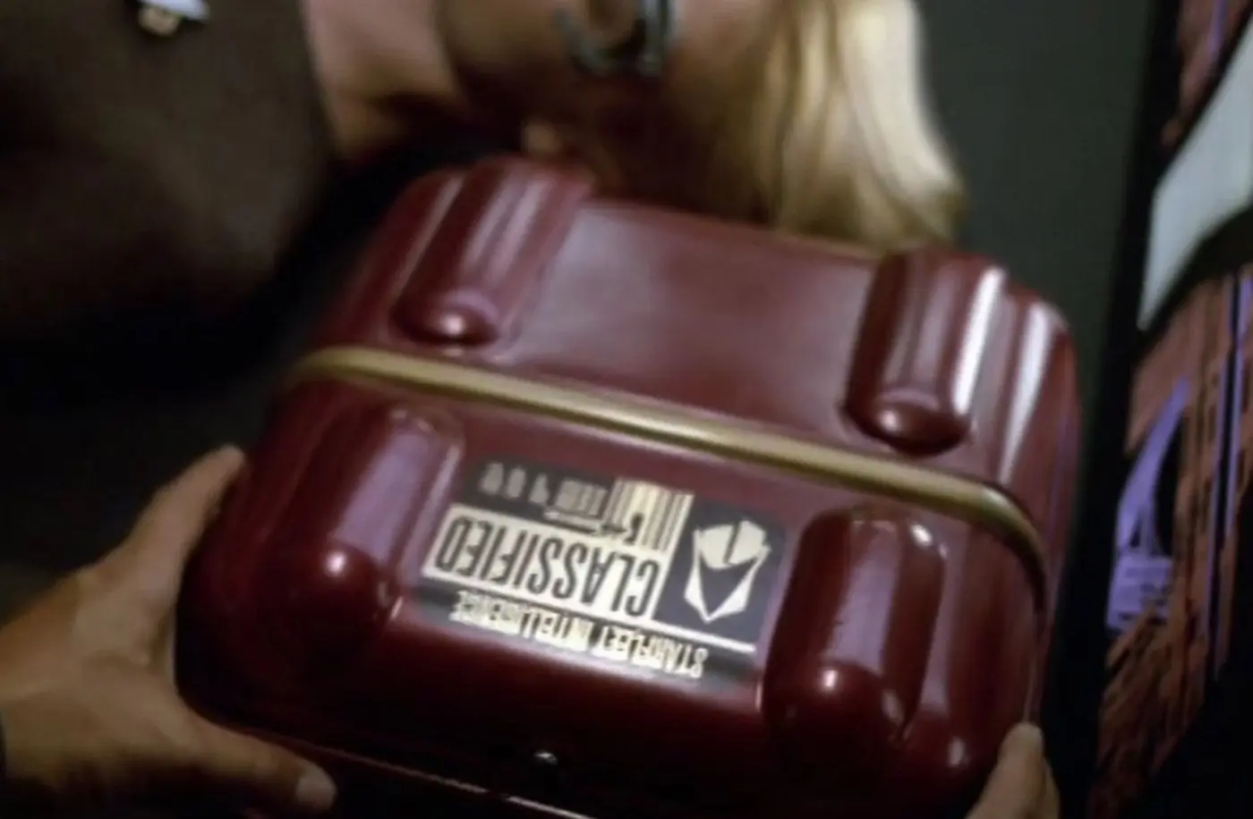 Starfleet-Intelligence-Temporal-Transmitter_VOY-Timeless.jpg